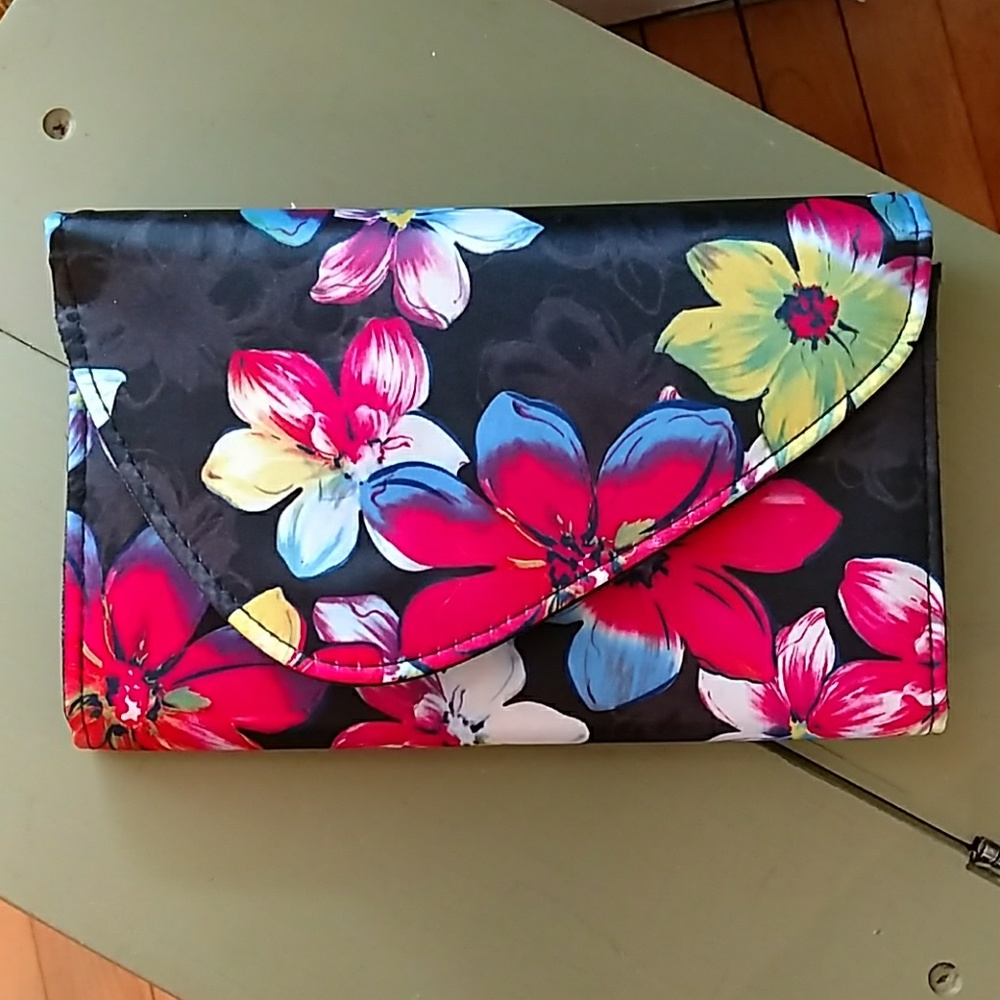⭐FINAL PRICE Cute floral crossbody or clutch bag